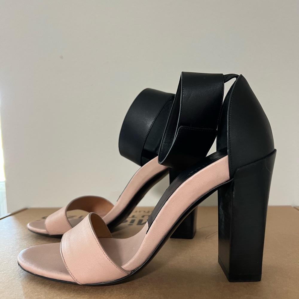❌sold❌Two tone Chloe heel with ankle strap (sz 37)